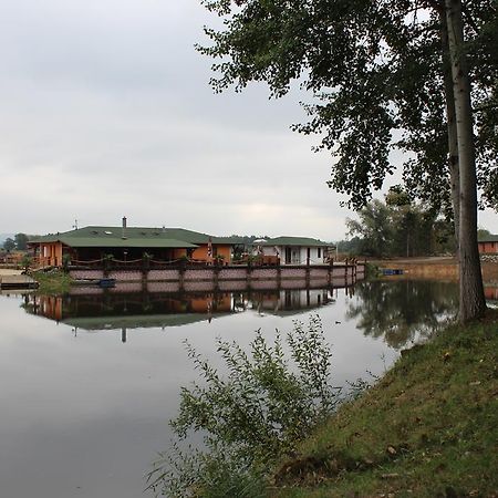 Marine Zavlahy Lägenhet Hrdejovice Exteriör bild